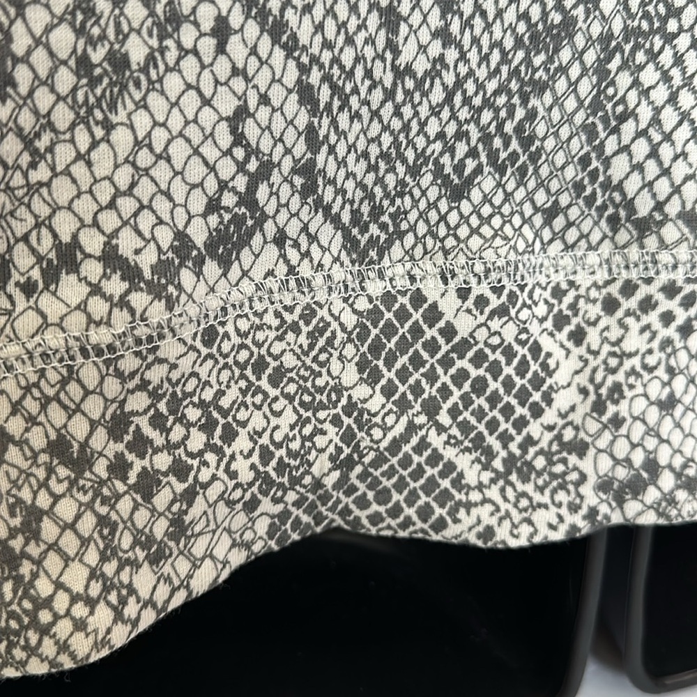 Chaser tan/grey snakeskin jacket with hoodie small - Picture 9 of 16